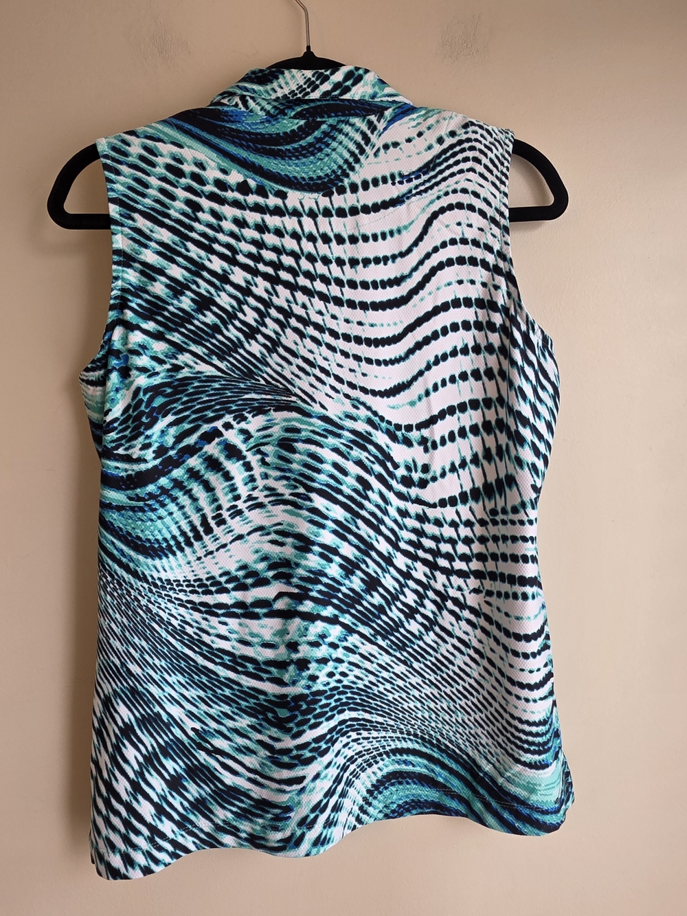 Tail Women's Sleeveless Zip Golf Tank in Teal and Black Wave Print - Picture 7 of 8